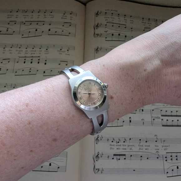 Silver and Cream Watch - Picture 8 of 9